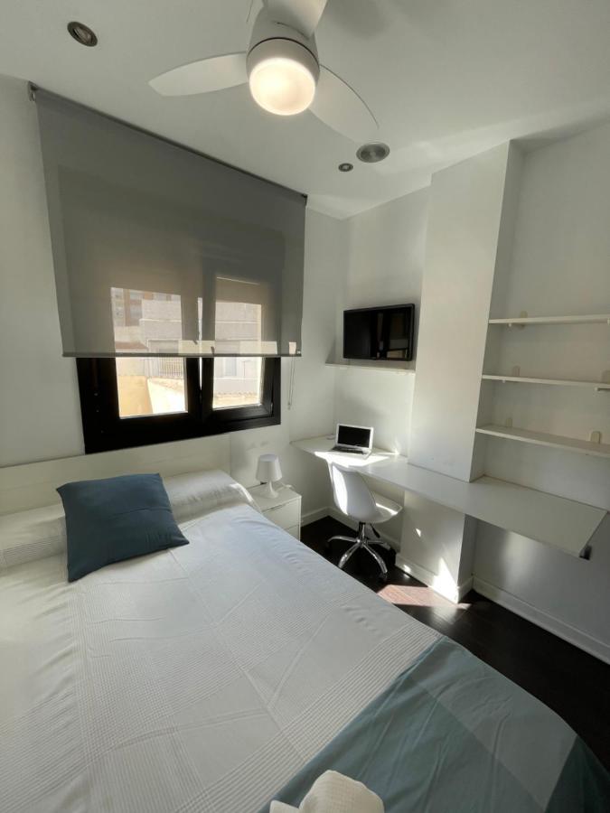 Moderno Apartamento Con Plaza De Garaje En Pleno Centro De Almeria Exterior photo