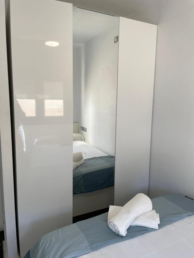 Moderno Apartamento Con Plaza De Garaje En Pleno Centro De Almeria Exterior photo