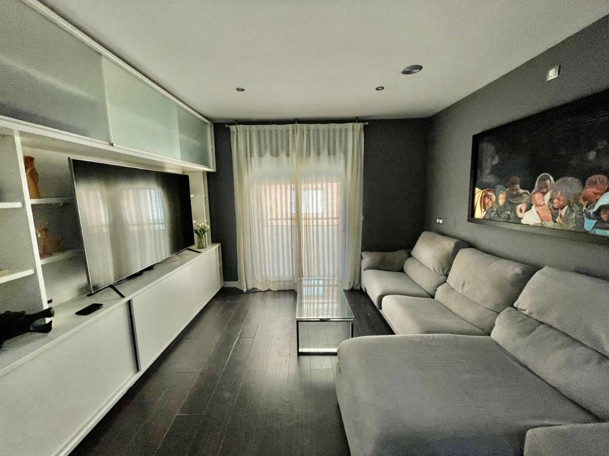 Moderno Apartamento Con Plaza De Garaje En Pleno Centro De Almeria Exterior photo